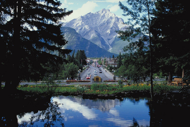 Banff Park AdministrationOLock GardenotʂƃJXP[h}Ee(2,998m)