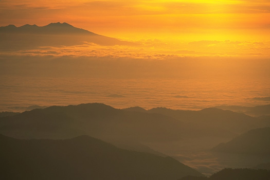 after sun rise. at Mt. Hakusan Gozen-po summit. R80-200x2.