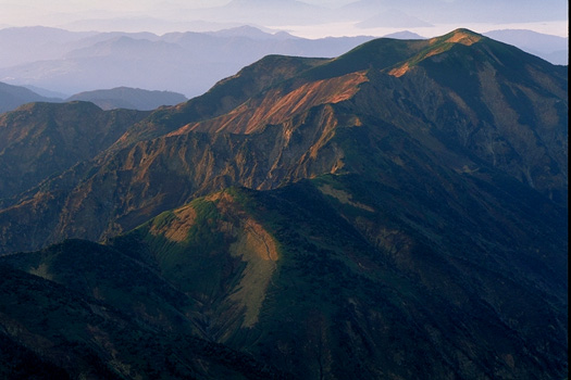 Mt. Betu-san in the morgen rot(view from the summit of Mt. Hakusan, R35-70)