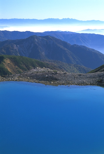 Midori-ga-ike Pond & far Kita(north) Alps Range, R35-70)