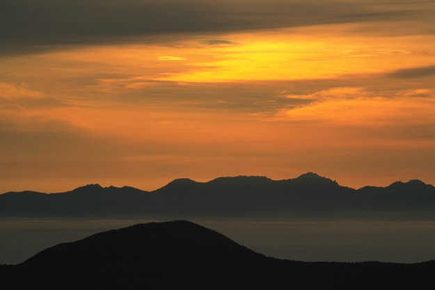 morning glow and far Yatzuga-take Range(at the terrace of Kata-no-koya Hut)