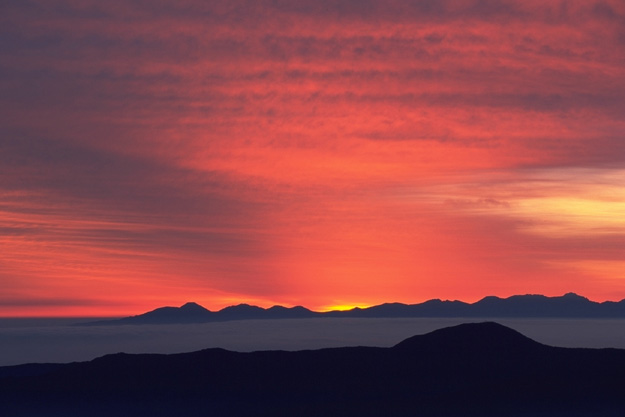 morning glow and far Yatzsuga-take(8 peaks Mountain) Range(at the terrace of Kata-no-koya Hut)