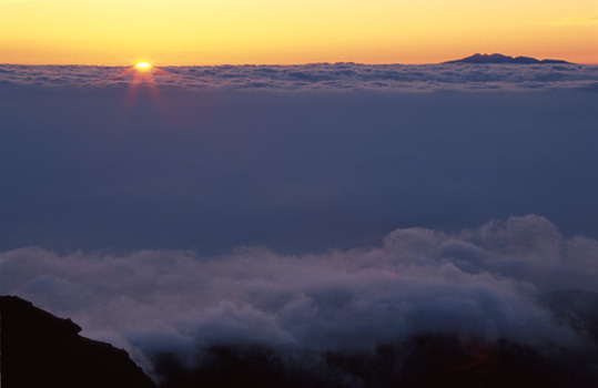 Sun Set and far Mt. Hakusan(at right under summit of Mt. Norikura-dake)