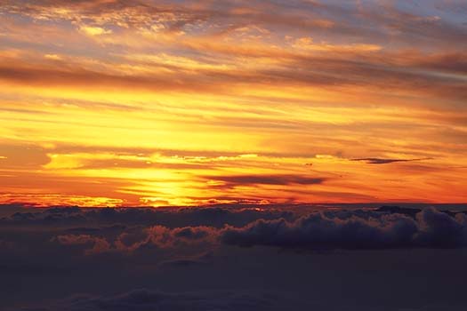 the Afterglow - at right under the summit of Mt. Norikura-dake(22kb)/残照燃える - 頂上直下