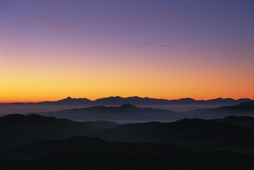 Kagirohi(Dawn) and Minami(South)-Alps Range(at the summit of Fuji-mi-dake)